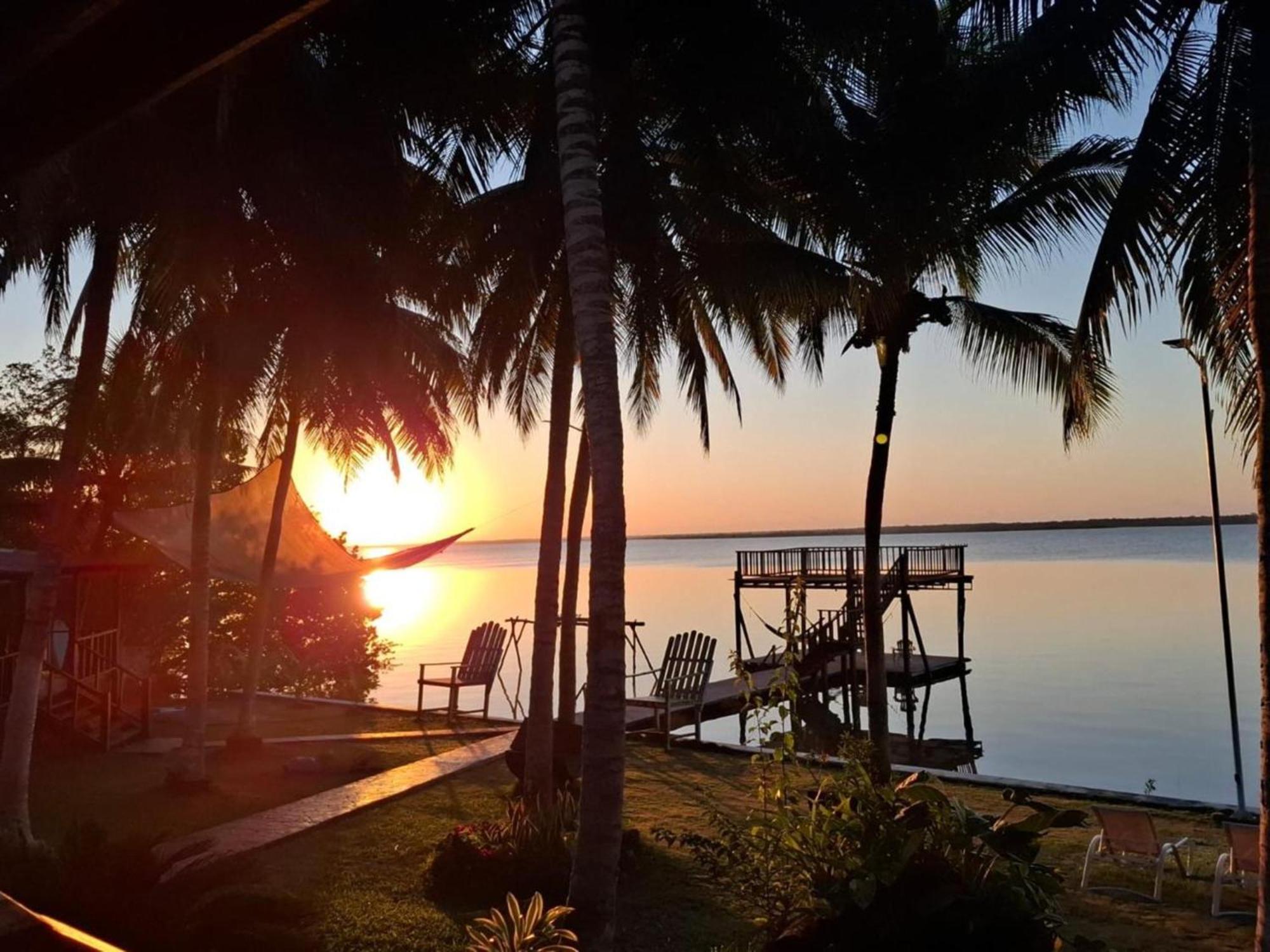 Coras Place Bacalar Lagoon Front Екстериор снимка