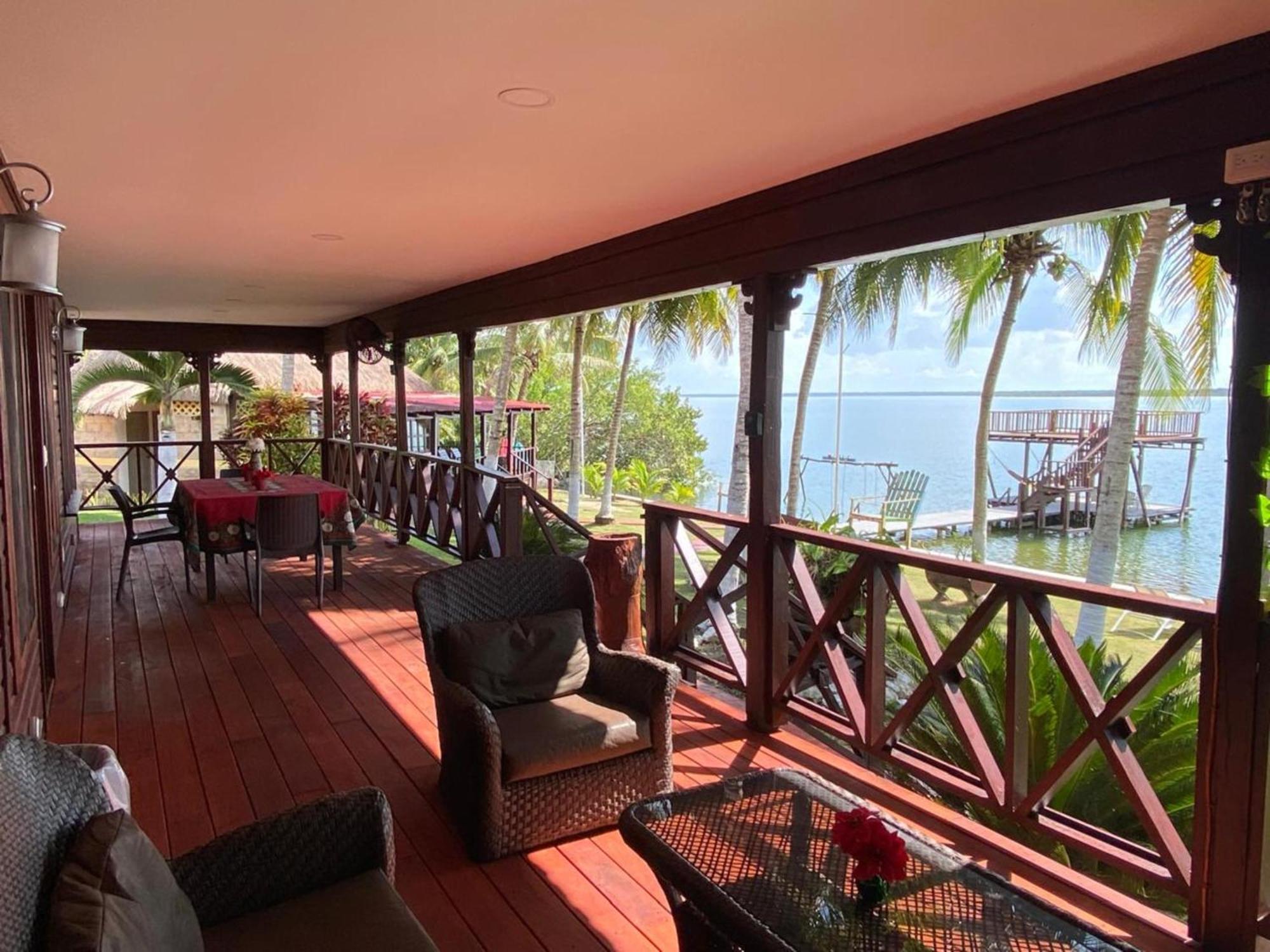 Coras Place Bacalar Lagoon Front Стая снимка